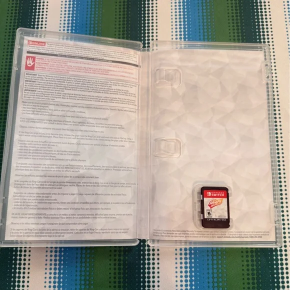 Nintendo Ring Fit Adventure Ring-Con with Red and Blue Joy-Con Artwork - Picture 5 of 16